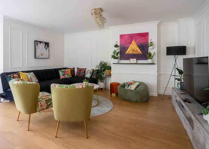 Dom wakacyjny Centre House - 5 Bedrooms - Sleeps 9 - Parking *