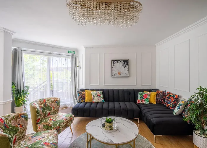 Dom wakacyjny Centre House - 5 Bedrooms - Sleeps 9 - Parking