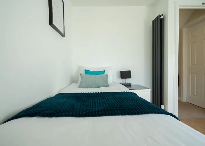 Dom wakacyjny Centre House - 5 Bedrooms - Sleeps 9 - Parking