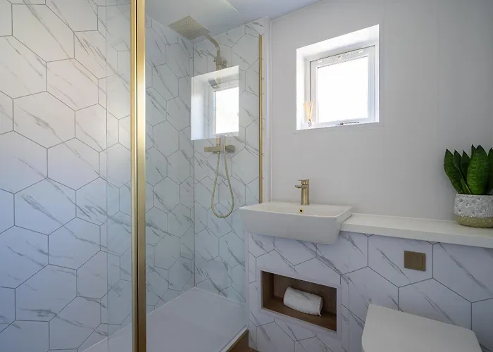 Dom wakacyjny Centre House - 5 Bedrooms - Sleeps 9 - Parking *
