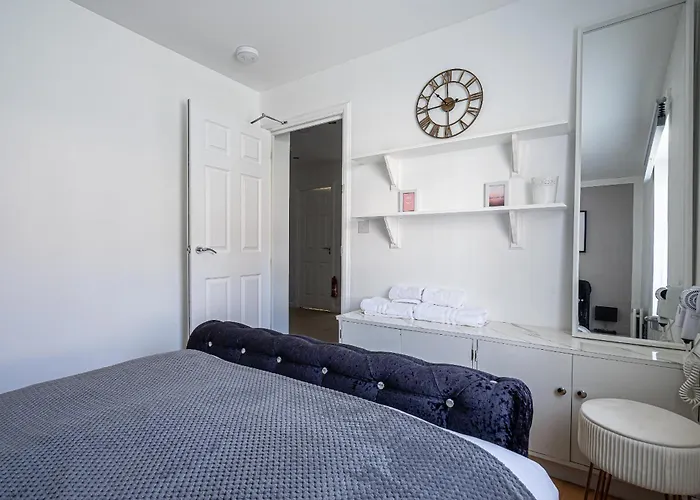 Centre House - 5 Bedrooms - Sleeps 9 - Parking Casa vacanze