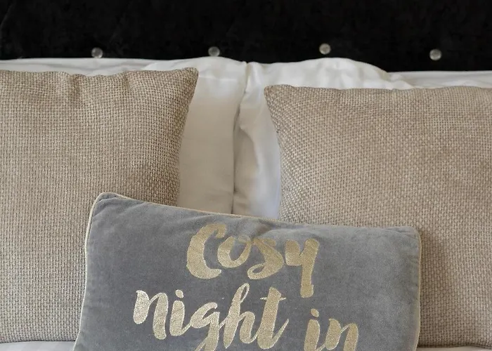 Centre House - 5 Bedrooms - Sleeps 9 - Parking Casa vacanze *