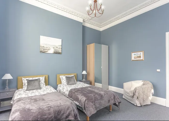 A Two Bedroom - Victorian At 8 Priestfield Road 아파트