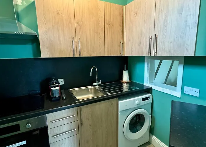 Stylish Canal-side Retreat In * Edinburgh
