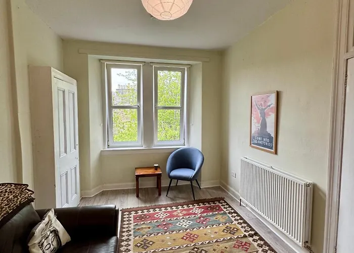 Stylish Canal-side Retreat In * Edinburgh