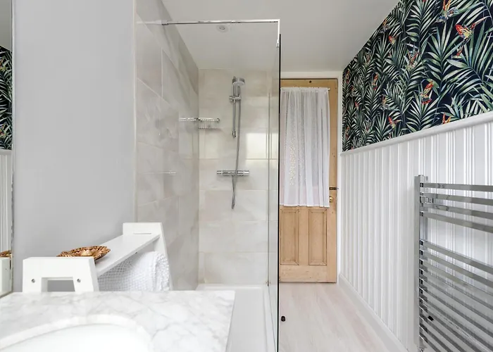 The Lauderdale Street Apartment *