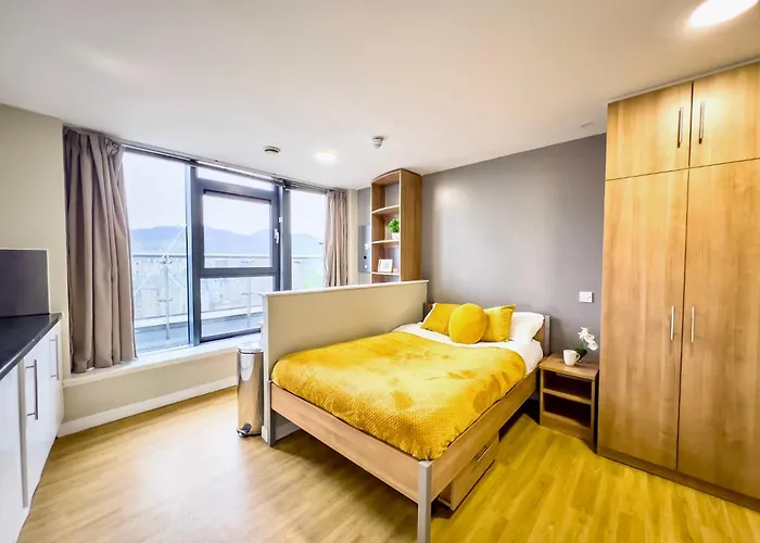 Living At Lady Nicolson Court * Эдинбург