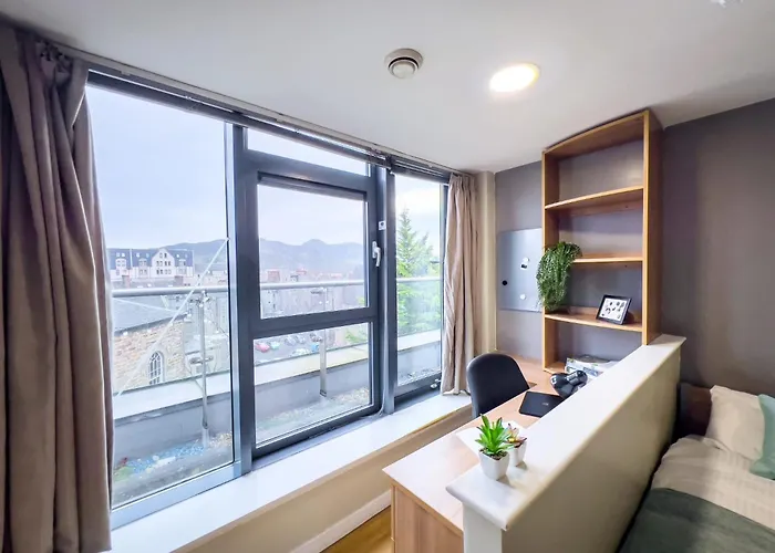 Living At Lady Nicolson Court Апартаменты