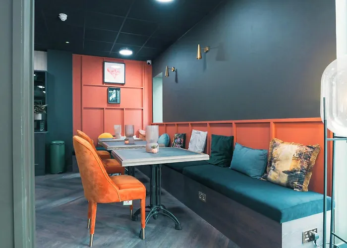Living At Lady Nicolson Court Эдинбург