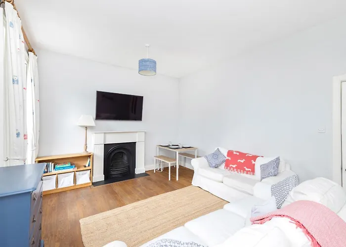 Charming With 2-bathroom And Private Entrance Apartment