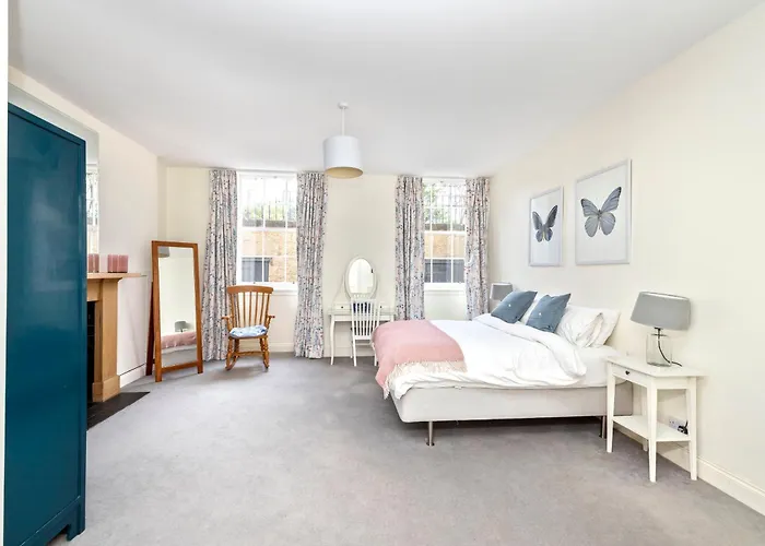 Charming With 2-bathroom And Private Entrance Apartment