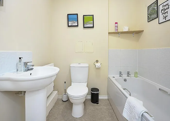 아파트 The Lochend Two Bedroom 에든버러