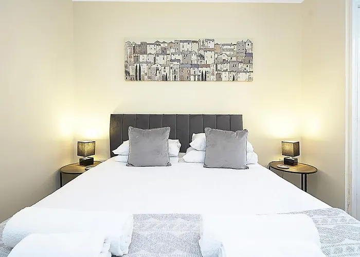 The Lochend Two Bedroom 아파트 *