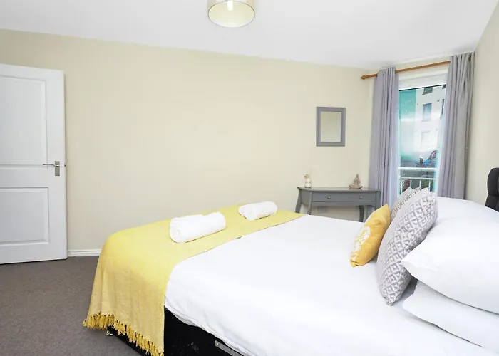 The Lochend Two Bedroom 아파트 *