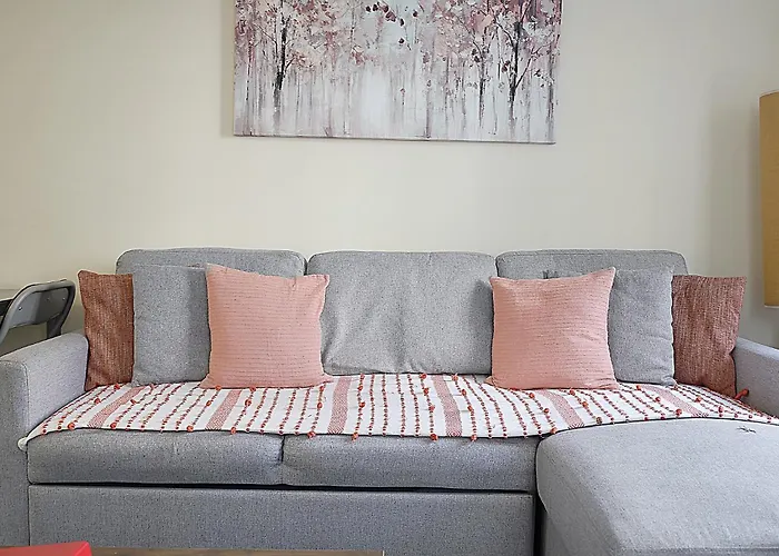 The Lochend Two Bedroom 아파트 *