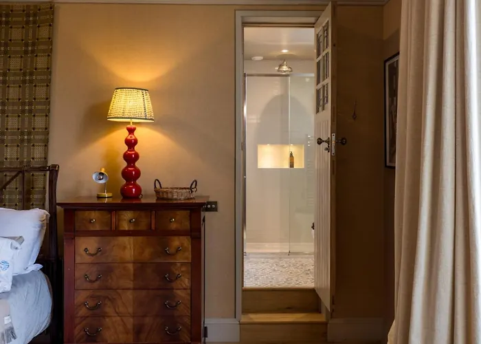 Apartment Luxury Wood Panelled West End Gf Flat *