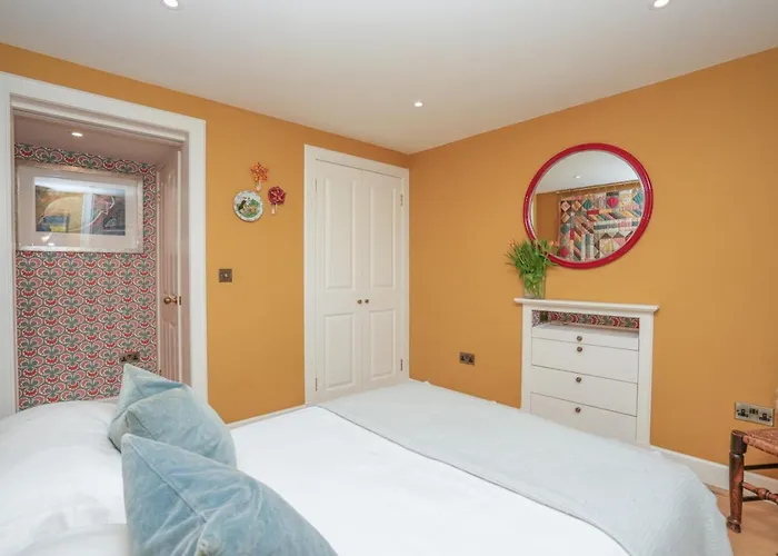 Luxury Wood Panelled West End Gf Flat Apartment