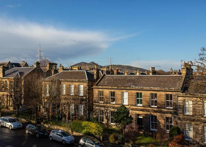 Mid-century Gem Steps From The Edimburgo