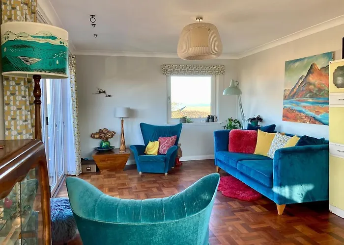 Mid-century Gem Steps From The Edimburgo