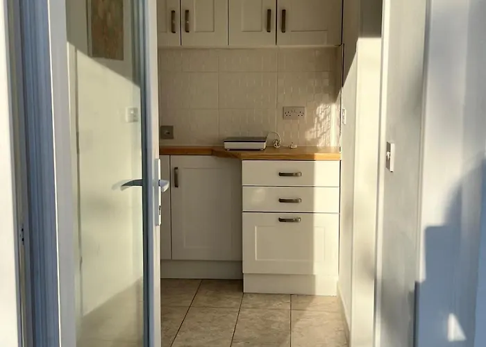 Self-contained Ground Level With Hill View Appartement