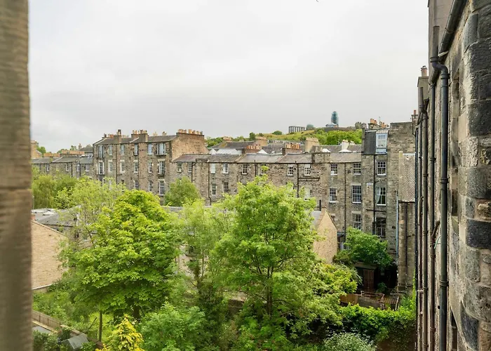 Stylish 3 Bed New Town - Traquair Apartment *
