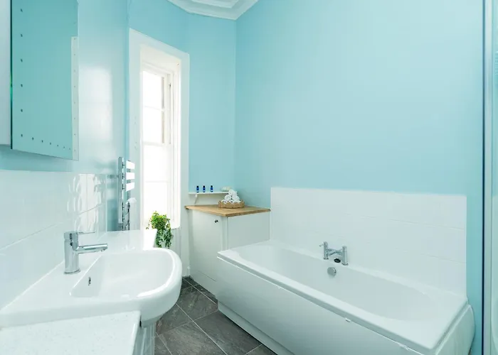 Stylish 3 Bed New Town - Traquair Apartment