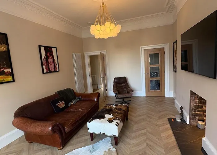 Lejlighed Spacious 2 Bed - Perfect Location *