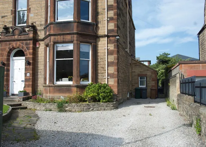 Victorian With Car Parking In Driveway, Murrayfield Edinburg