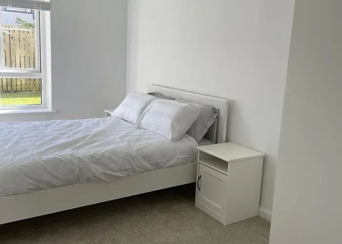 Newly Refurbished Large With Huge Garden Edinburgh