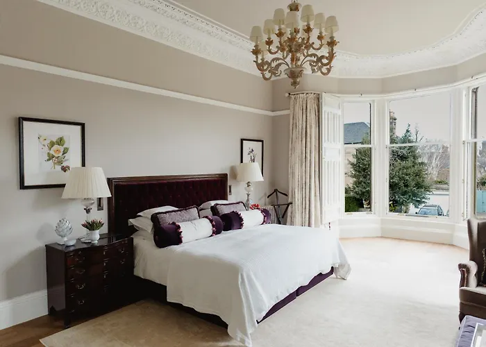 Private And Prestigious Luxury Holiday home Edinburgh