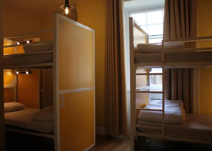 Safestay Cowgate 旅馆 *