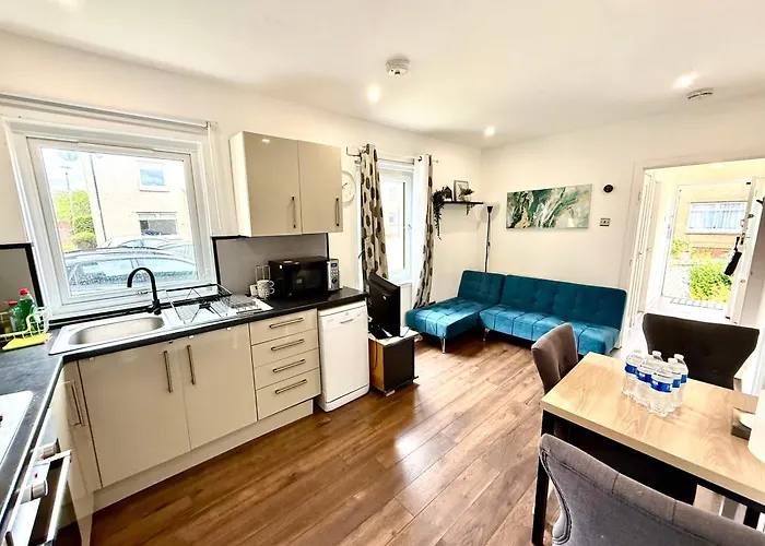 South Gyle House - Superfast Wifi And Free Parking - 7 Minutes From Airport