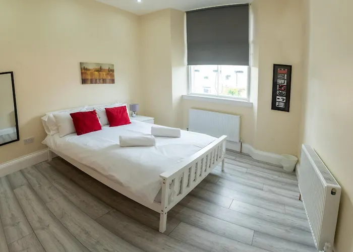 Large Flat In F2 With Mountain View