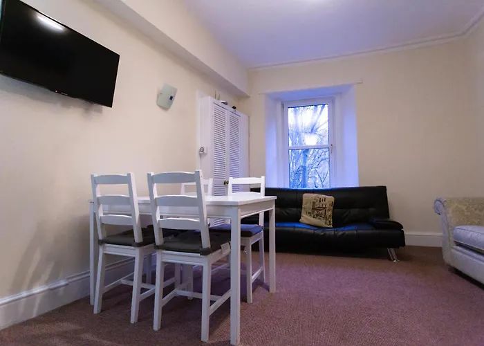 Central Edinburgh Apartment By The Castle *