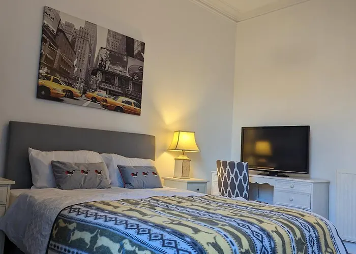 2 Bedroom Flat In