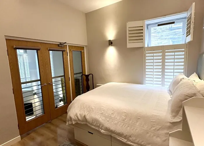 Stylish 2br - Walk To Attraction
