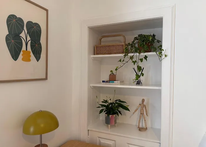 Quiet Garden View 2br Center Near Fringe