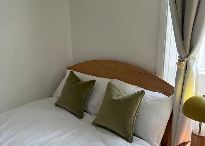 Apartment Quiet Garden View 2br Center Near Fringe