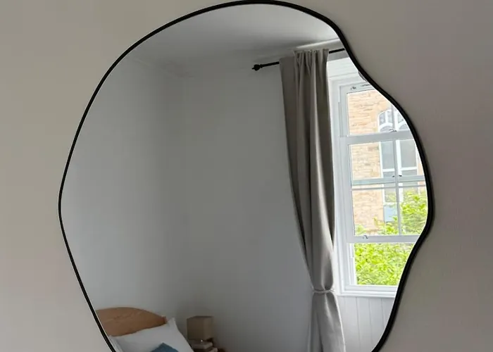 Quiet Garden View 2br Center Near Fringe Apartment *