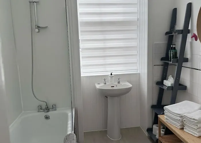 Apartment Quiet Garden View 2br Center Near Fringe *