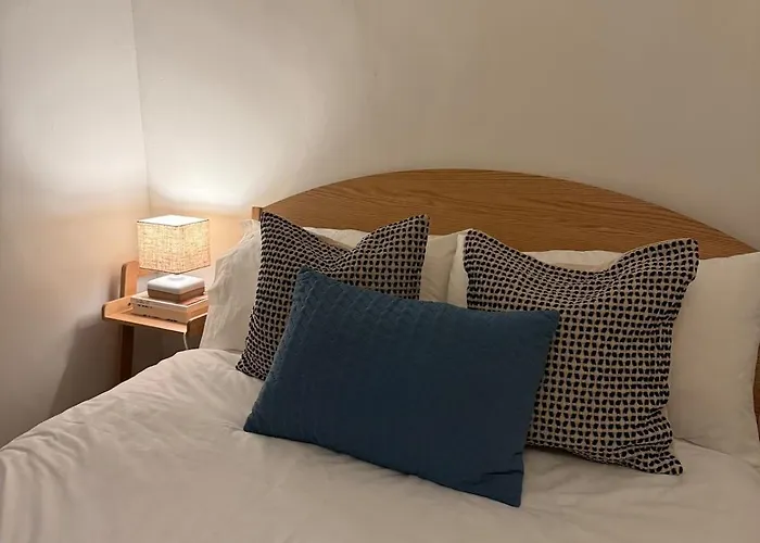Apartment Quiet Garden View 2br Center Near Fringe *