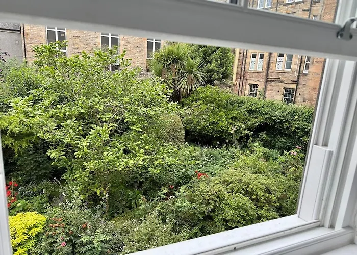 Apartment Quiet Garden View 2br Center Near Fringe Edinburgh