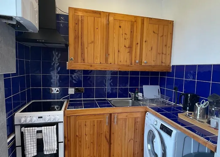 Quiet Garden View 2br Center Near Fringe Apartment *