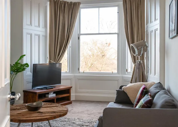 Cosy 2-bedroom Flat Close To Centre *
