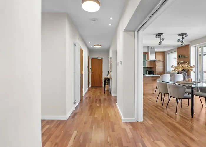 2br Park Royal With Balcony And Parking 公寓