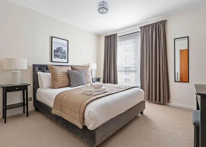 2br Park Royal With Balcony And Parking 爱丁堡