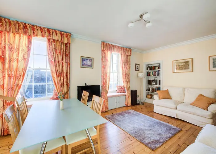 Guestready - Historic Old Town Edinburgh