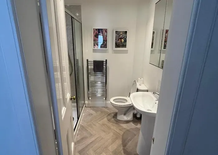 Bright 2 Bedroom Near The Meadows * Эдинбург