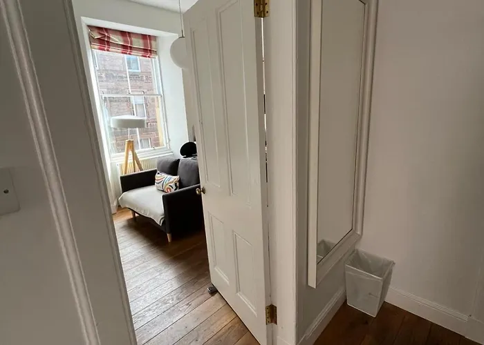 Апартаменты Bright 2 Bedroom Near The Meadows *