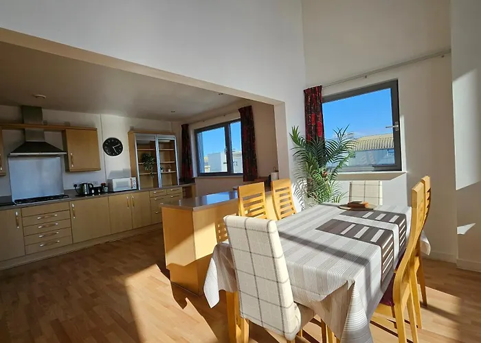 Penthouse Ocean View Luxury Penthouse אדינבורו